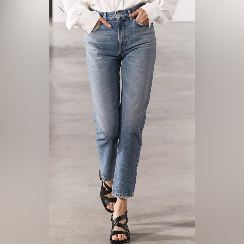 Zara Straight Cropped Mid Waist Jeans - Size 25 - NWT